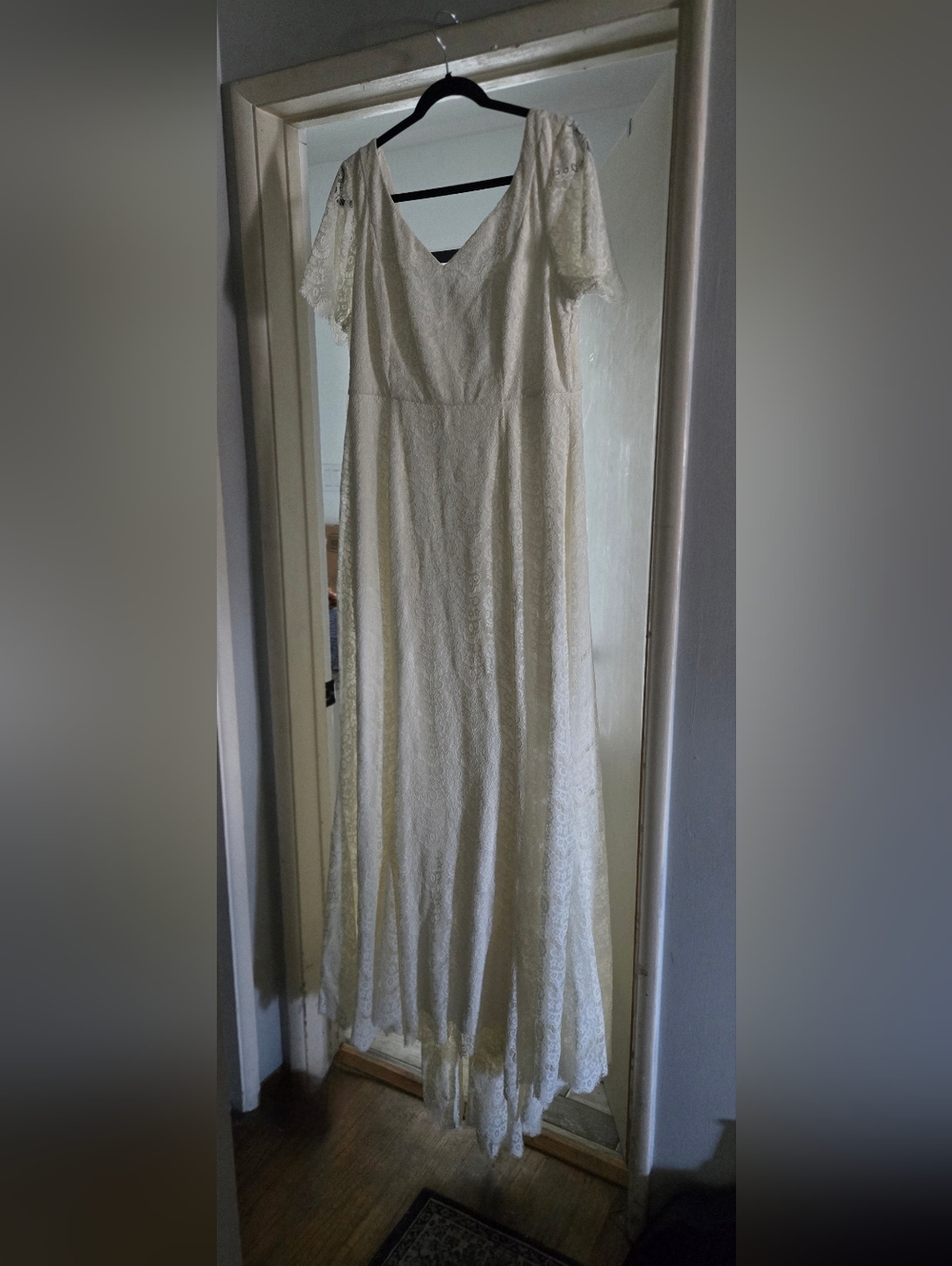 New Torrid Ever After Ivory Lace Mermaid Silouette Wedding Dress, Size 18 - Picture 8 of 9